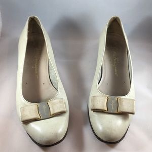 Vintage Ferragamo pump